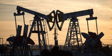 Oil Down on Signs Russia May Ease Supply Cuts