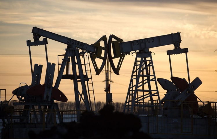 Oil Down on Signs Russia May Ease Supply Cuts