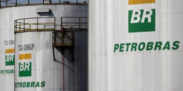 Brazil's Petroleo Brasileiro SA to receive offers for Bahia refinery